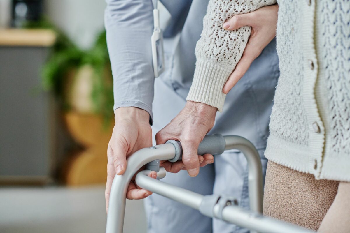 La Frattura Osteoporotica Nell’Anziano Fragile: Trattamento e Percorsi Assistenziali